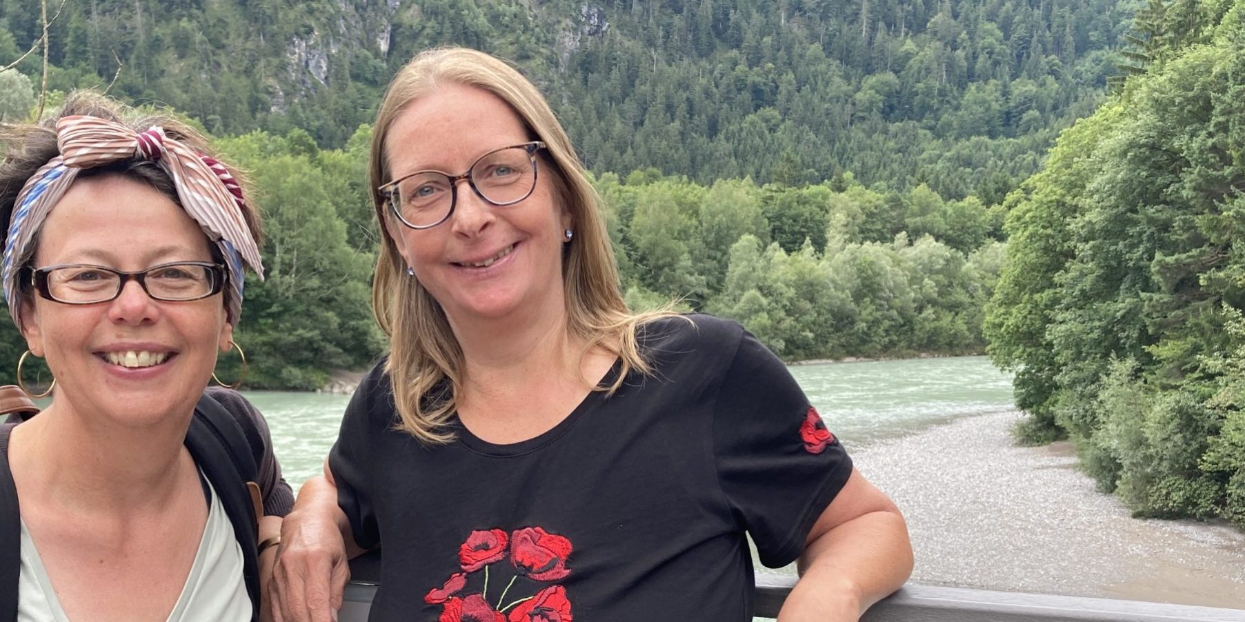 03-08-21 Hil u Ulla Lechfall Breitformat Hilkea Knies und Ulla Keller am Lechfall